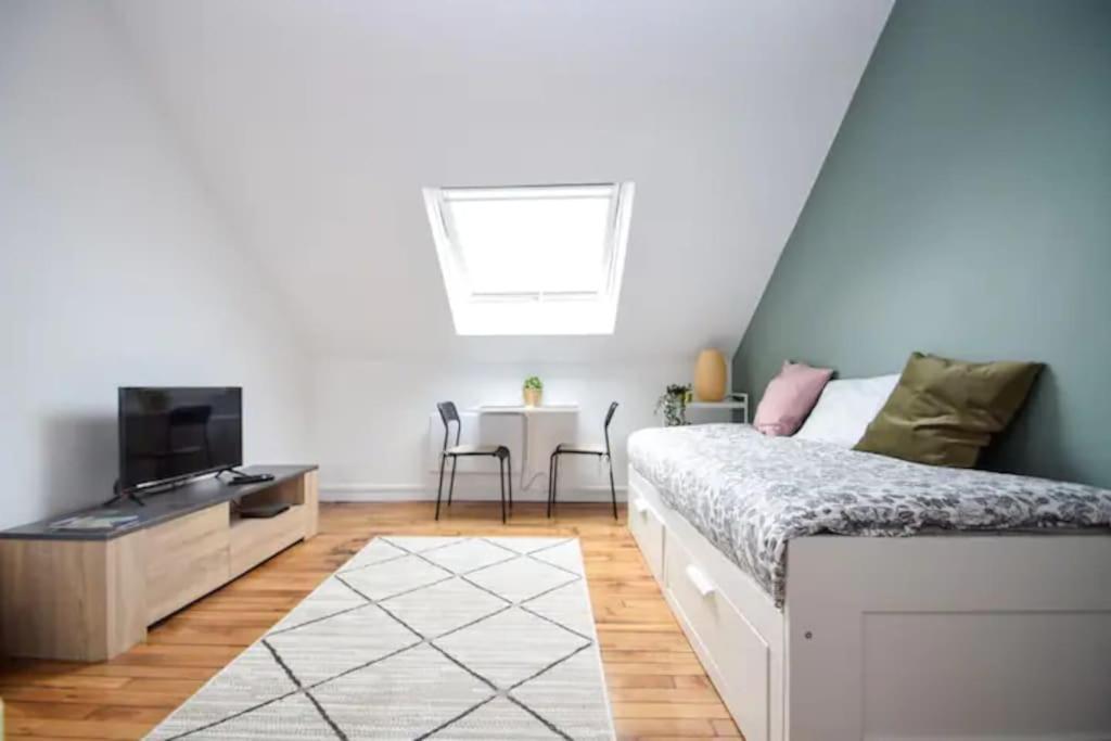 Disponible - Appartement Entier - 10Mn Rer B Aeroport Cdg - Paris Gare Du Nord, T11 Express, Le Bourget, Tout Equipe, Netflix Gratuit, 3 Personnes, 4Eme Etage, Escaliers, Parc Des Expositions, Parking Rue Gratuit Apres 19H Drancy Dış mekan fotoğraf