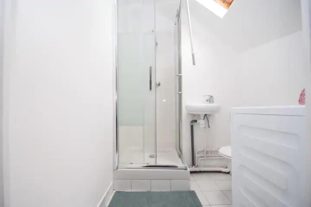 Disponible - Appartement Entier - 10Mn Rer B Aeroport Cdg - Paris Gare Du Nord, T11 Express, Le Bourget, Tout Equipe, Netflix Gratuit, 3 Personnes, 4Eme Etage, Escaliers, Parc Des Expositions, Parking Rue Gratuit Apres 19H Drancy Dış mekan fotoğraf