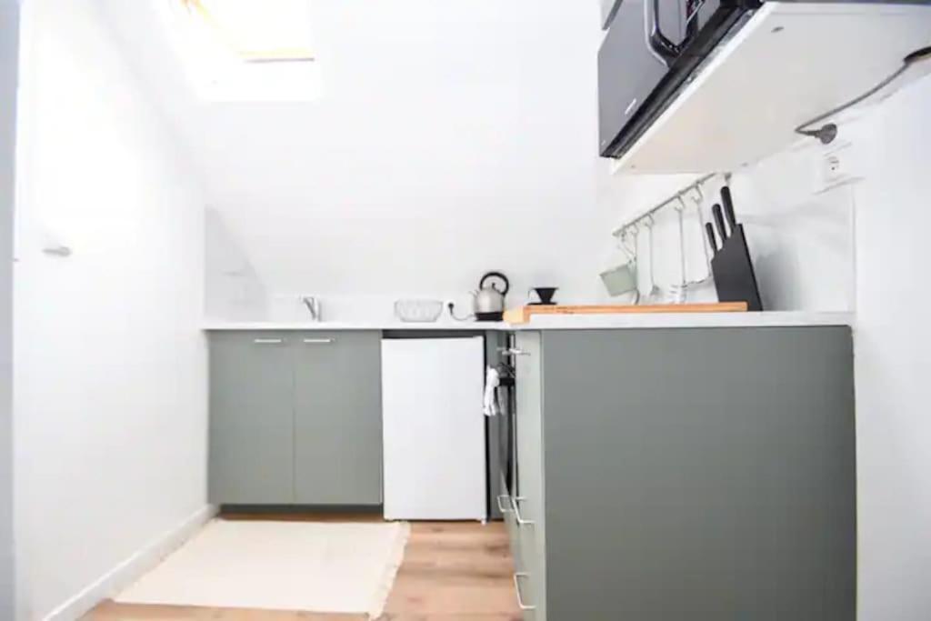 Disponible - Appartement Entier - 10Mn Rer B Aeroport Cdg - Paris Gare Du Nord, T11 Express, Le Bourget, Tout Equipe, Netflix Gratuit, 3 Personnes, 4Eme Etage, Escaliers, Parc Des Expositions, Parking Rue Gratuit Apres 19H Drancy Dış mekan fotoğraf