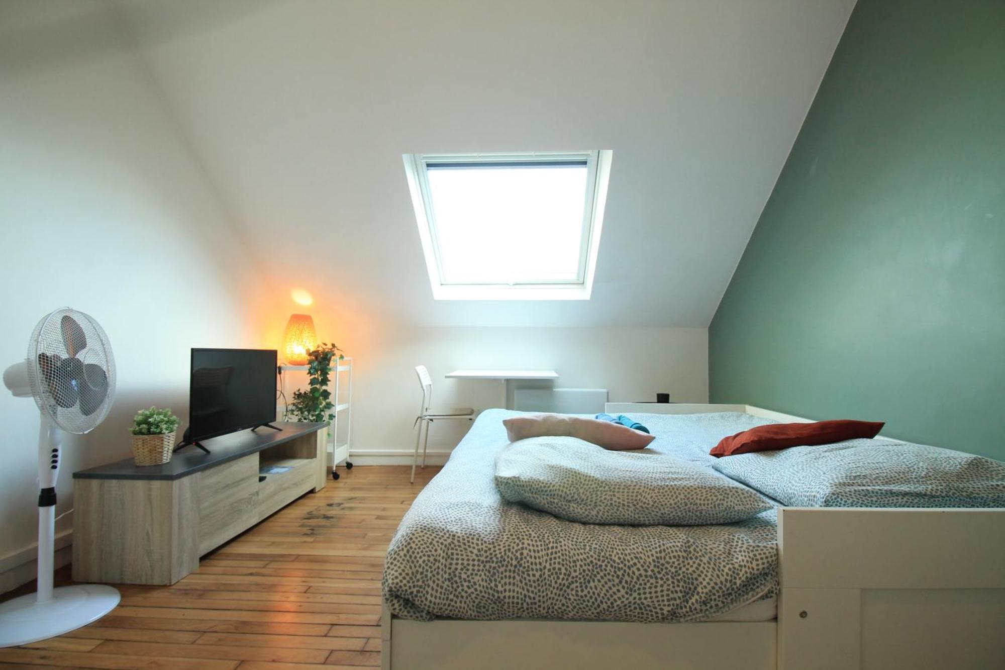Disponible - Appartement Entier - 10Mn Rer B Aeroport Cdg - Paris Gare Du Nord, T11 Express, Le Bourget, Tout Equipe, Netflix Gratuit, 3 Personnes, 4Eme Etage, Escaliers, Parc Des Expositions, Parking Rue Gratuit Apres 19H Drancy Dış mekan fotoğraf
