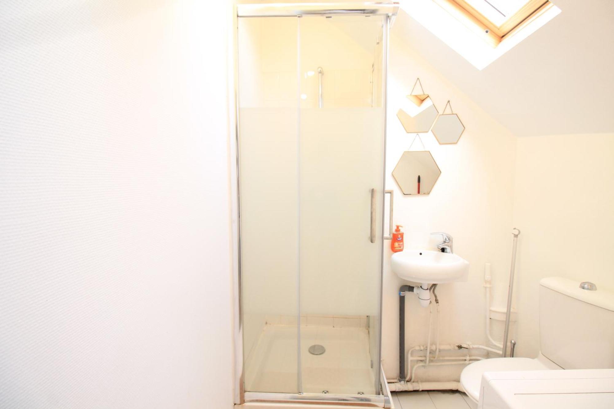 Disponible - Appartement Entier - 10Mn Rer B Aeroport Cdg - Paris Gare Du Nord, T11 Express, Le Bourget, Tout Equipe, Netflix Gratuit, 3 Personnes, 4Eme Etage, Escaliers, Parc Des Expositions, Parking Rue Gratuit Apres 19H Drancy Dış mekan fotoğraf